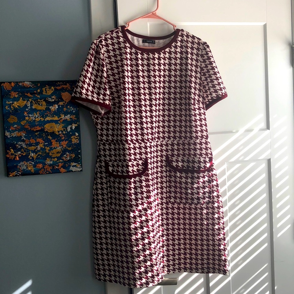 Plus size maroon/white houndstooth shift dress